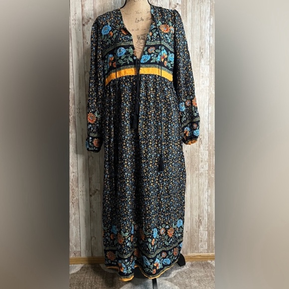 Black floral summer long sleeve midi dress with Tie Top Detail - Picture 1 of 4